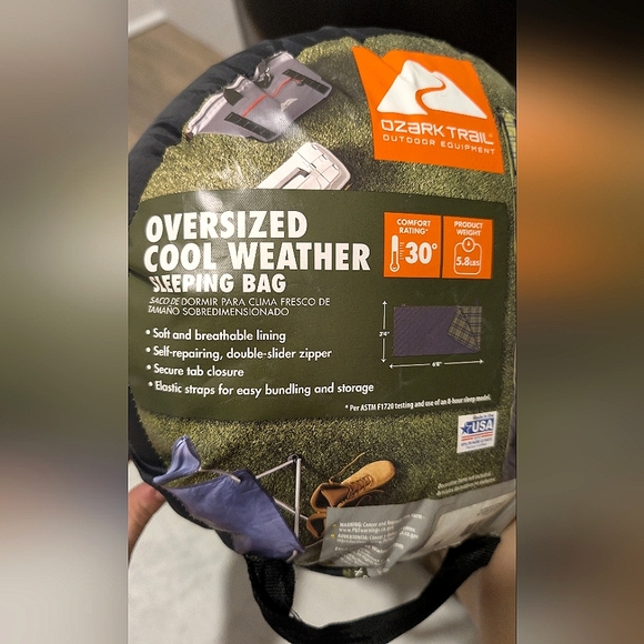 Ozark Trail Green Cool Weather Sleeping Bag - Picture 1 of 3